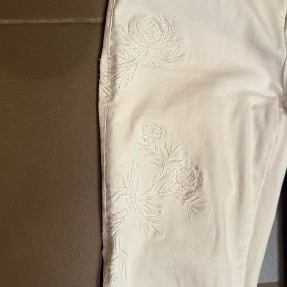 WHITE HOUSE BLACK MARKET White Women’s Denim Floral Embroidered Crop Jeans SZ 2 - Picture 10 of 15